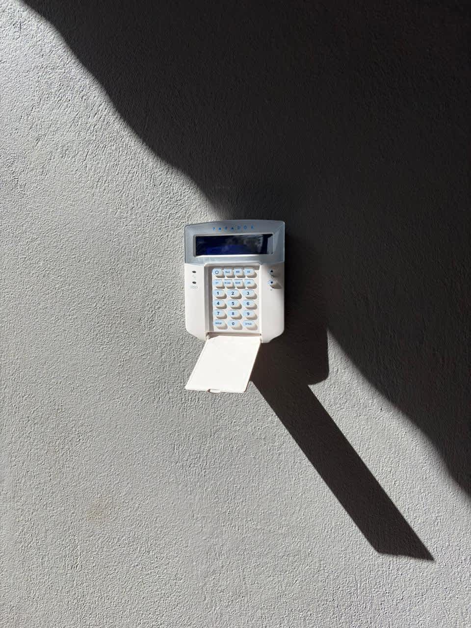 Botonera de seguridad instalada